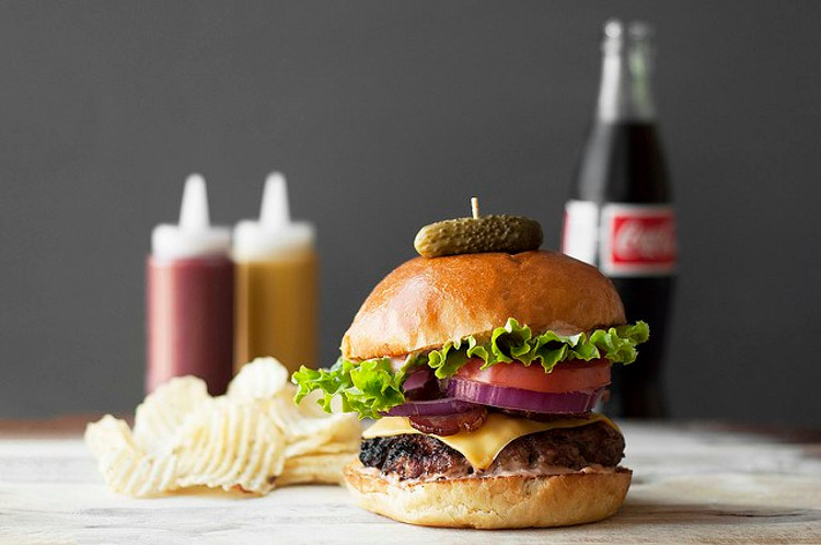 Classic-American-Recipes-Hamburger-Cheeseburger