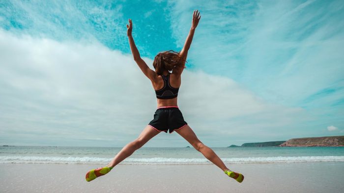 Une Fitgirl et son sac de sport