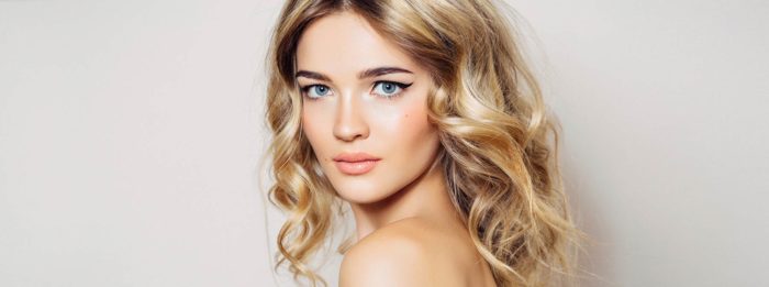 Le top des produits pour avoir de beaux cheveux brillants