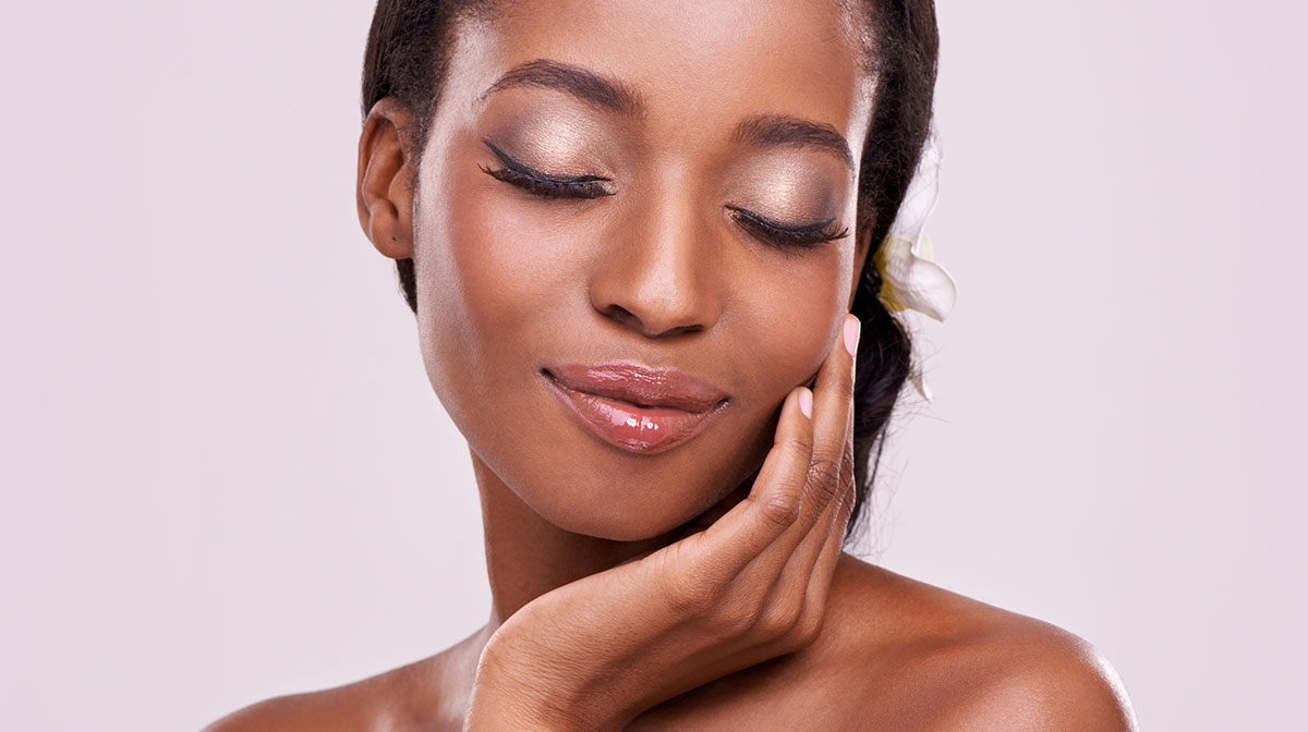 The 10 Best Makeup Brands For Dark Skin Tones - vrogue.co