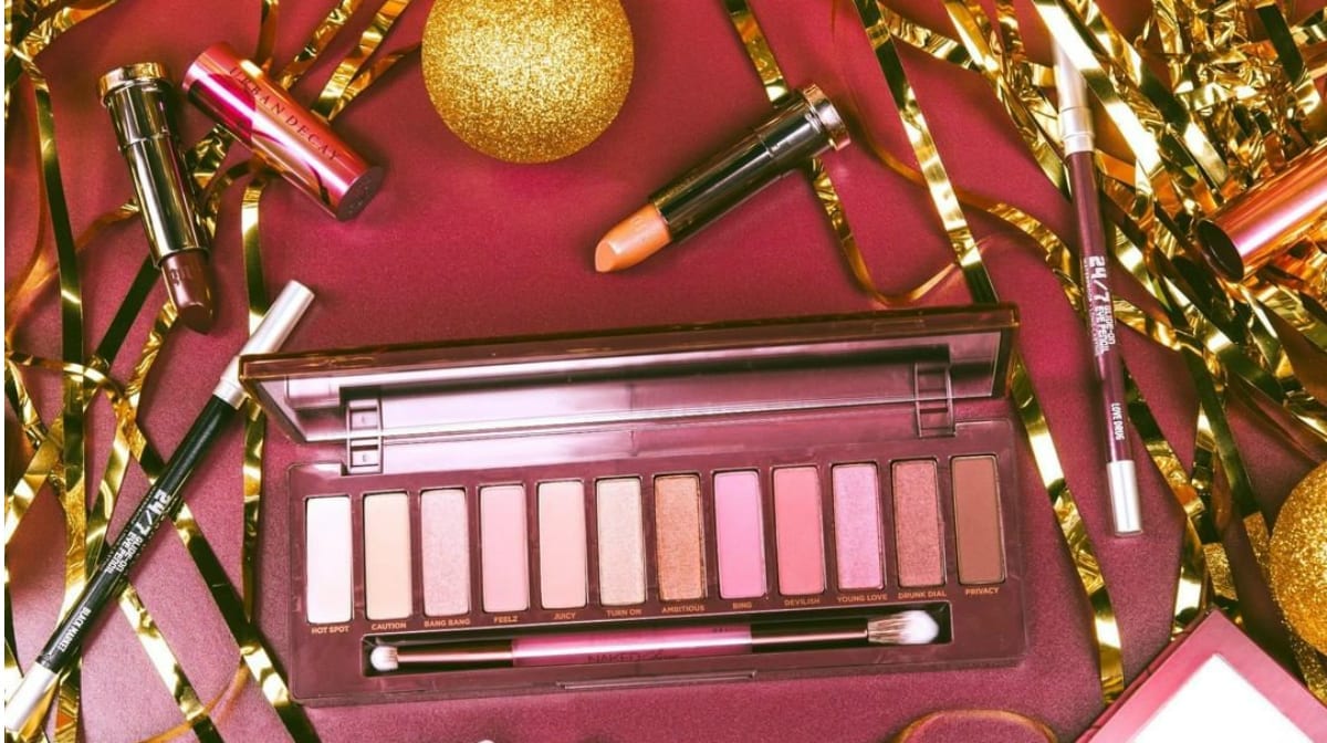 A festive look with the Urban Decay Naked Cherry Palette