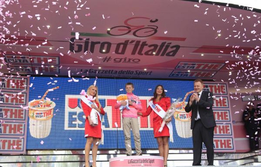 Taylor Phinney's pink jersey was symbolically presented while his injury was being assessed in an ambulance