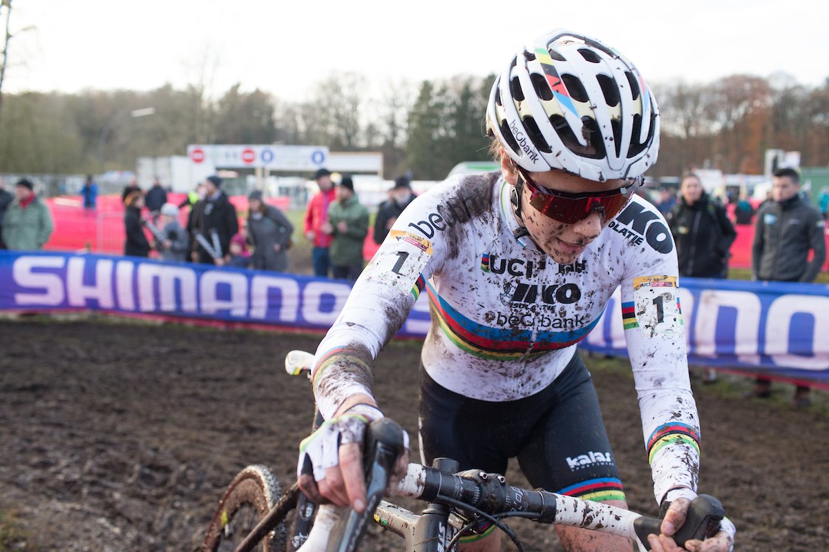 Sanne Cant competing in her Kalas World champions jersey