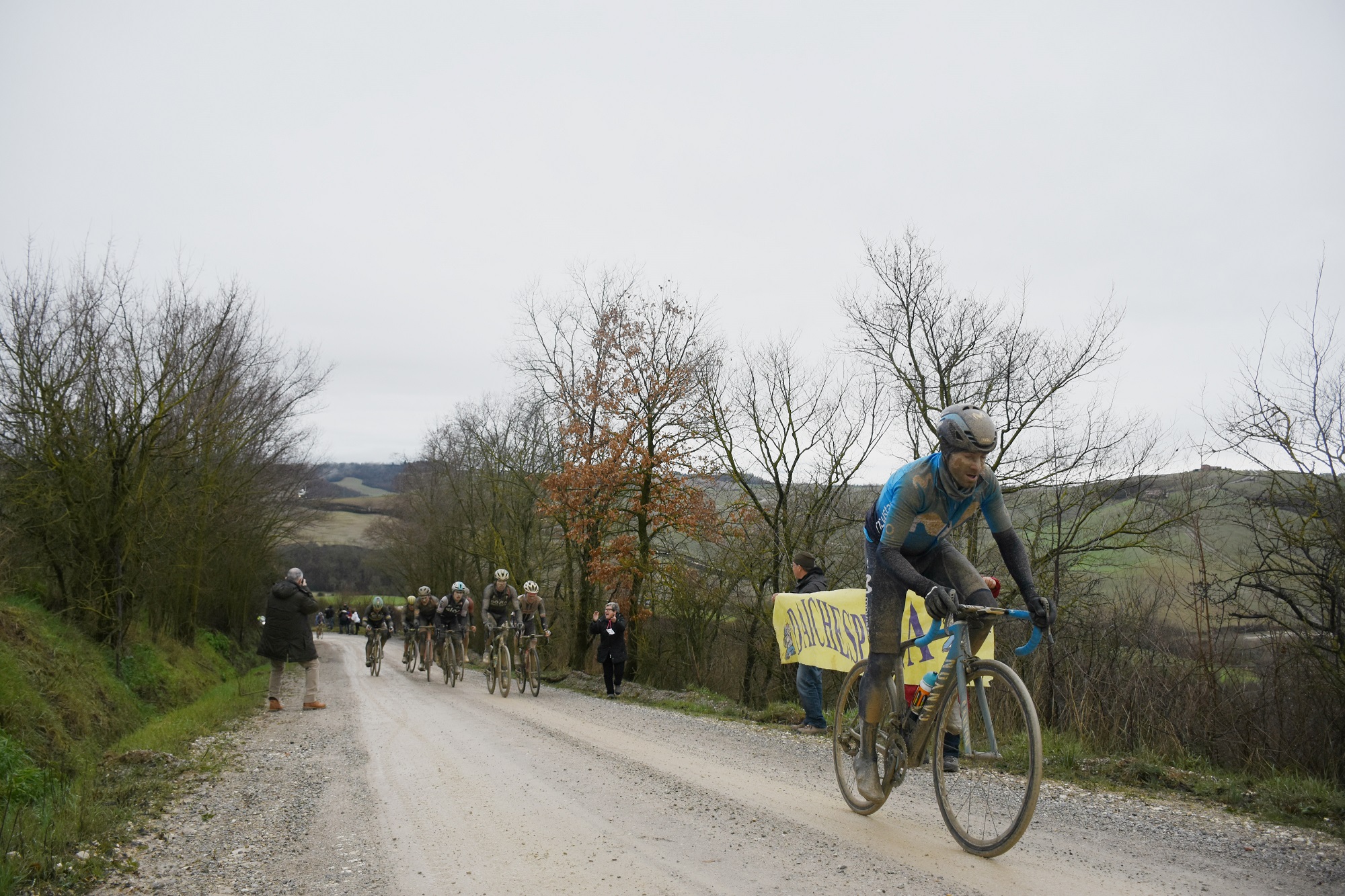 alejandro valverde attacking the lead group containing peter sagan