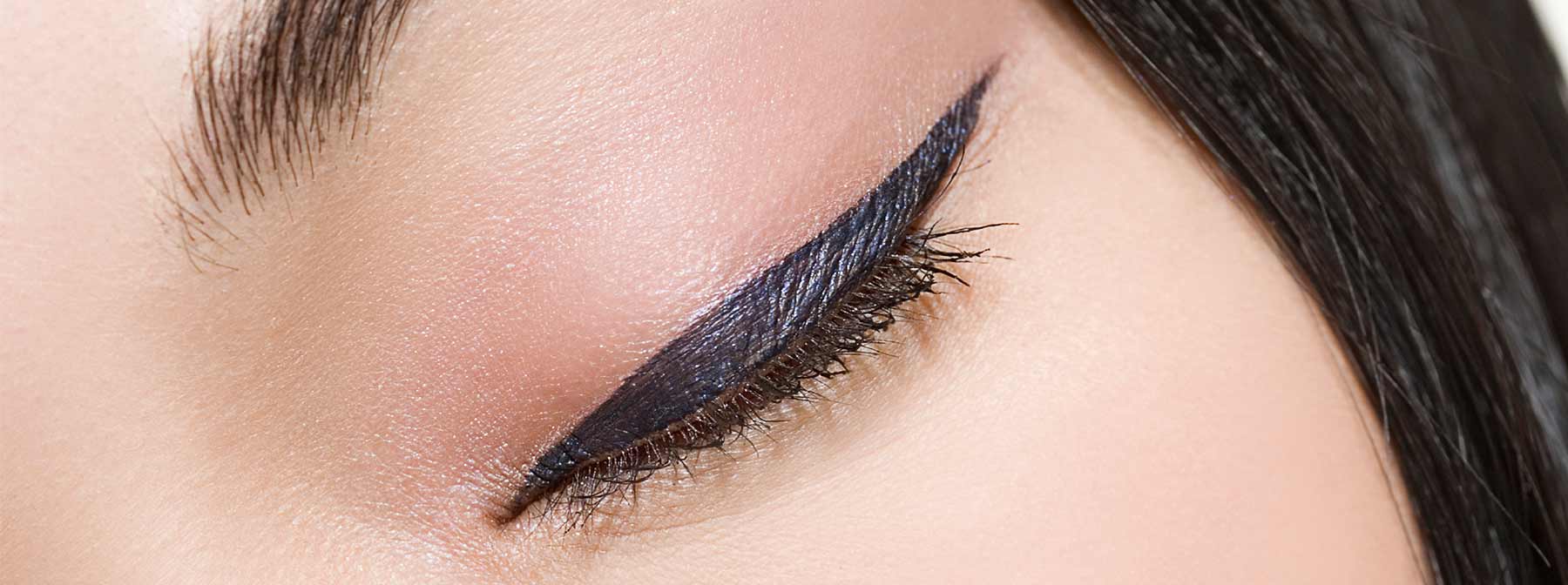 #HQHowTo: Winged Eyeliner