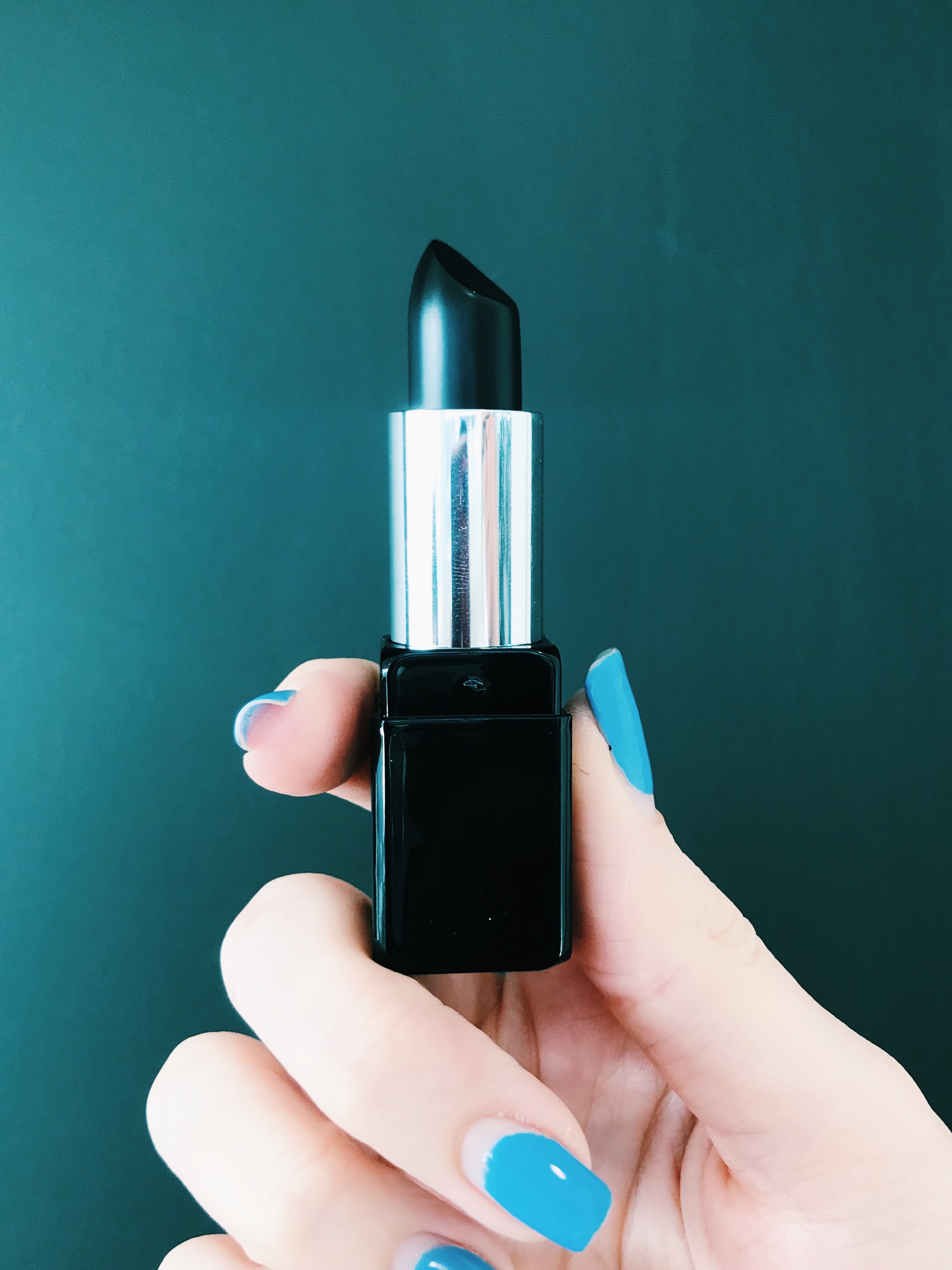 Illamasqua Antimatter Lipstick in Orion Black Reviews | HQhair Blog