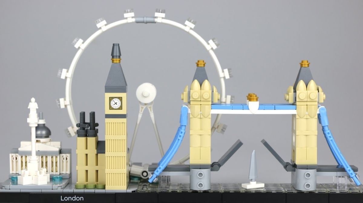 Building Lego Architecture Kits model of London Tower Bridge