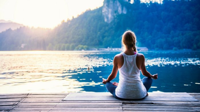 Jennifer Aniston's Yoga Guru on How to Stay Mindful…