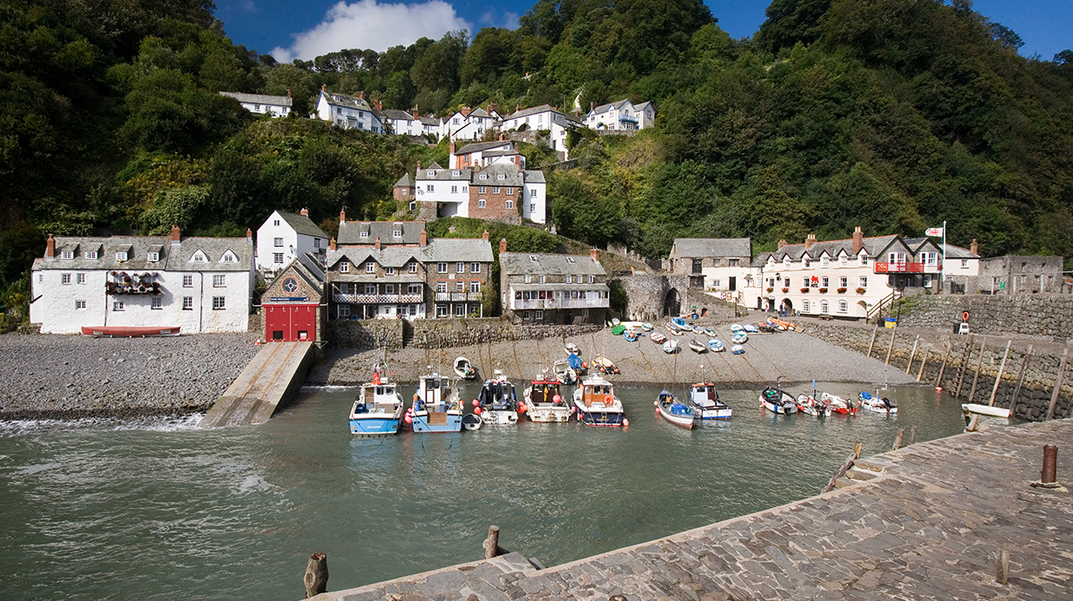 clovelly harbour