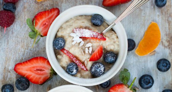 Oat-porridge-with-fruit-and-toasted-seeds_720x405