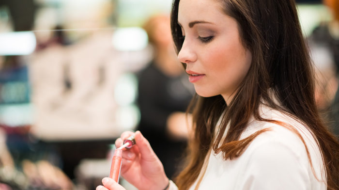 3 Safety Tips for Cosmetic Shoppers Doing a Makeup Test