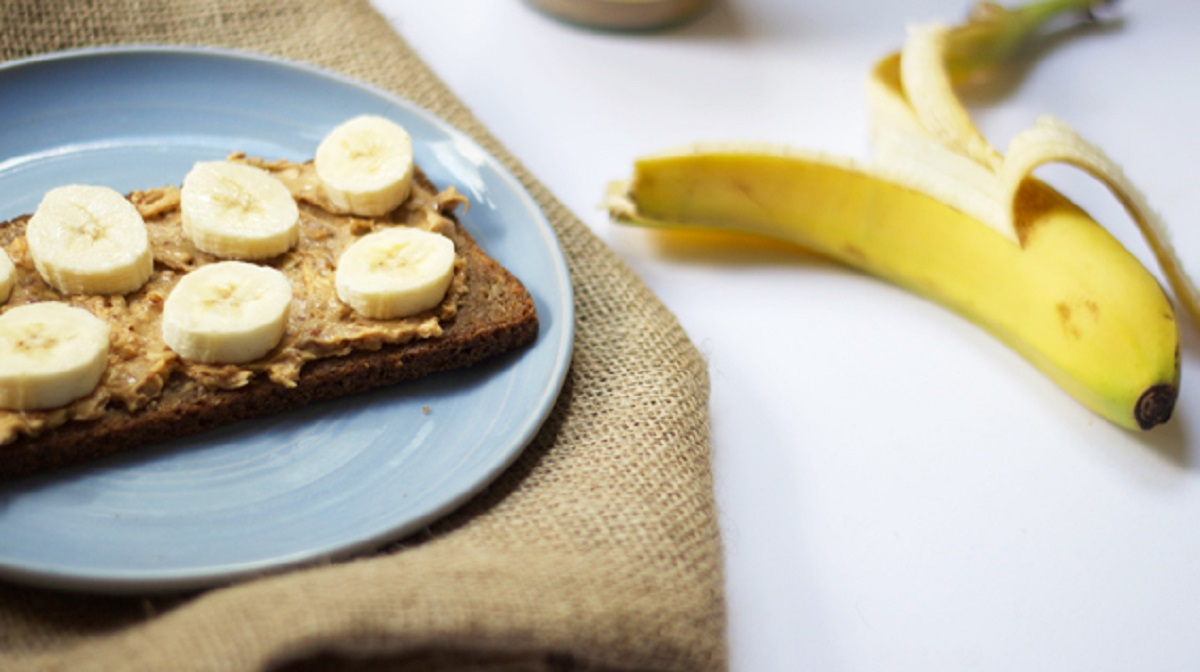 Banana & Peanut Butter on Toasted Rye Bread #NationalToastDay