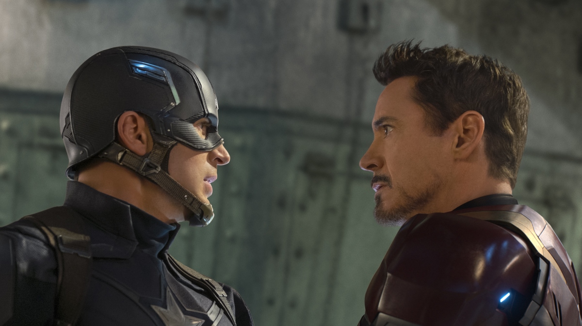 Captain America: Civil War L to R: Captain America/Steve Rogers (Chris Evans) and Iron Man/Tony Stark (Robert Downey Jr.) Ph: Zade Rosenthal ©Marvel 2016