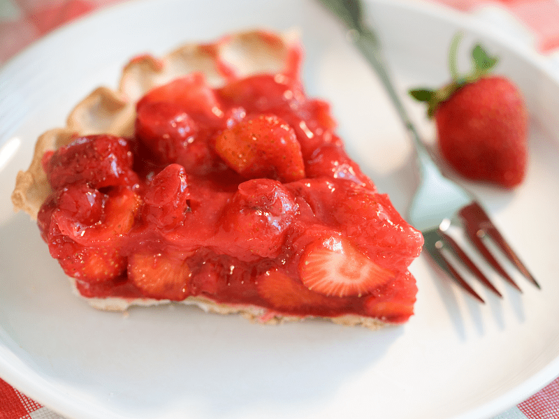 Healthy vegan strawberry pie