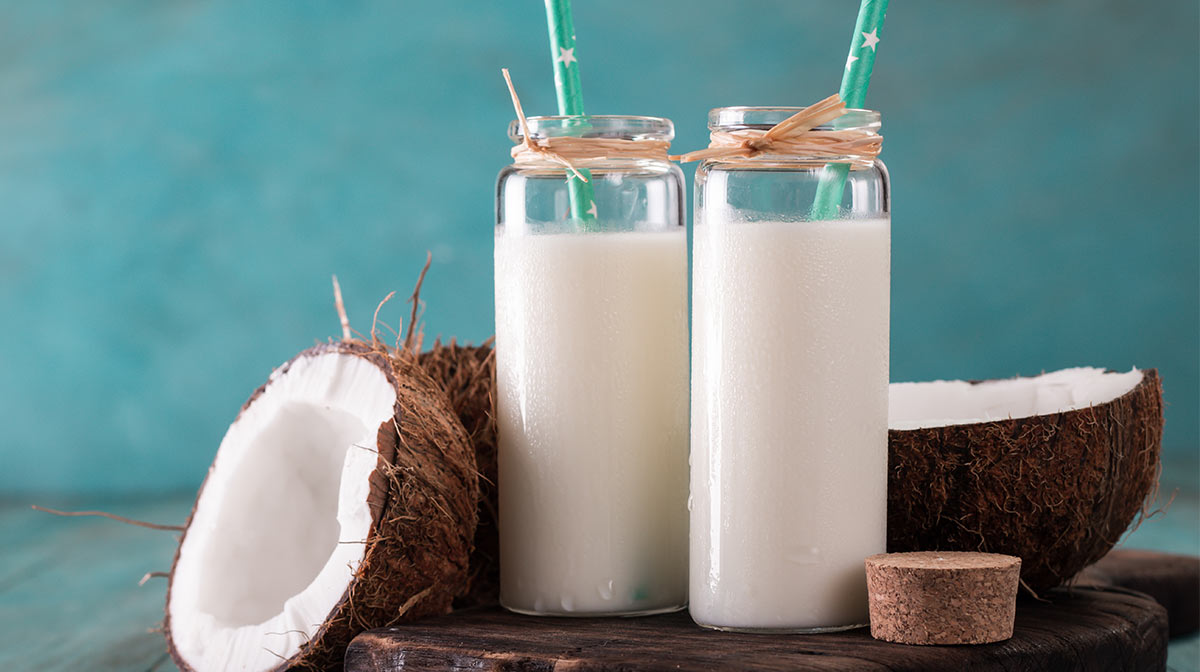 saciante smothie saludable de coco rico en proteína