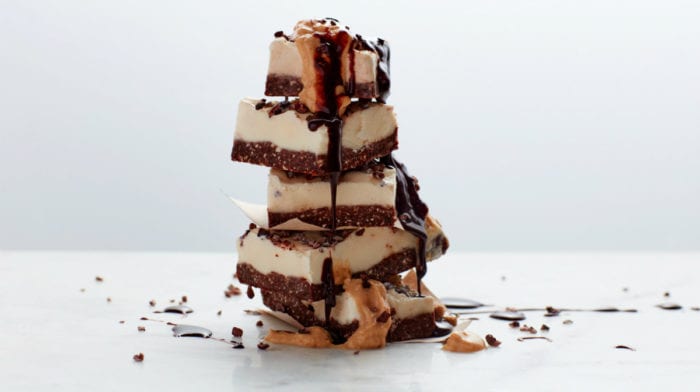 No-bake saltet snickers cheesecake