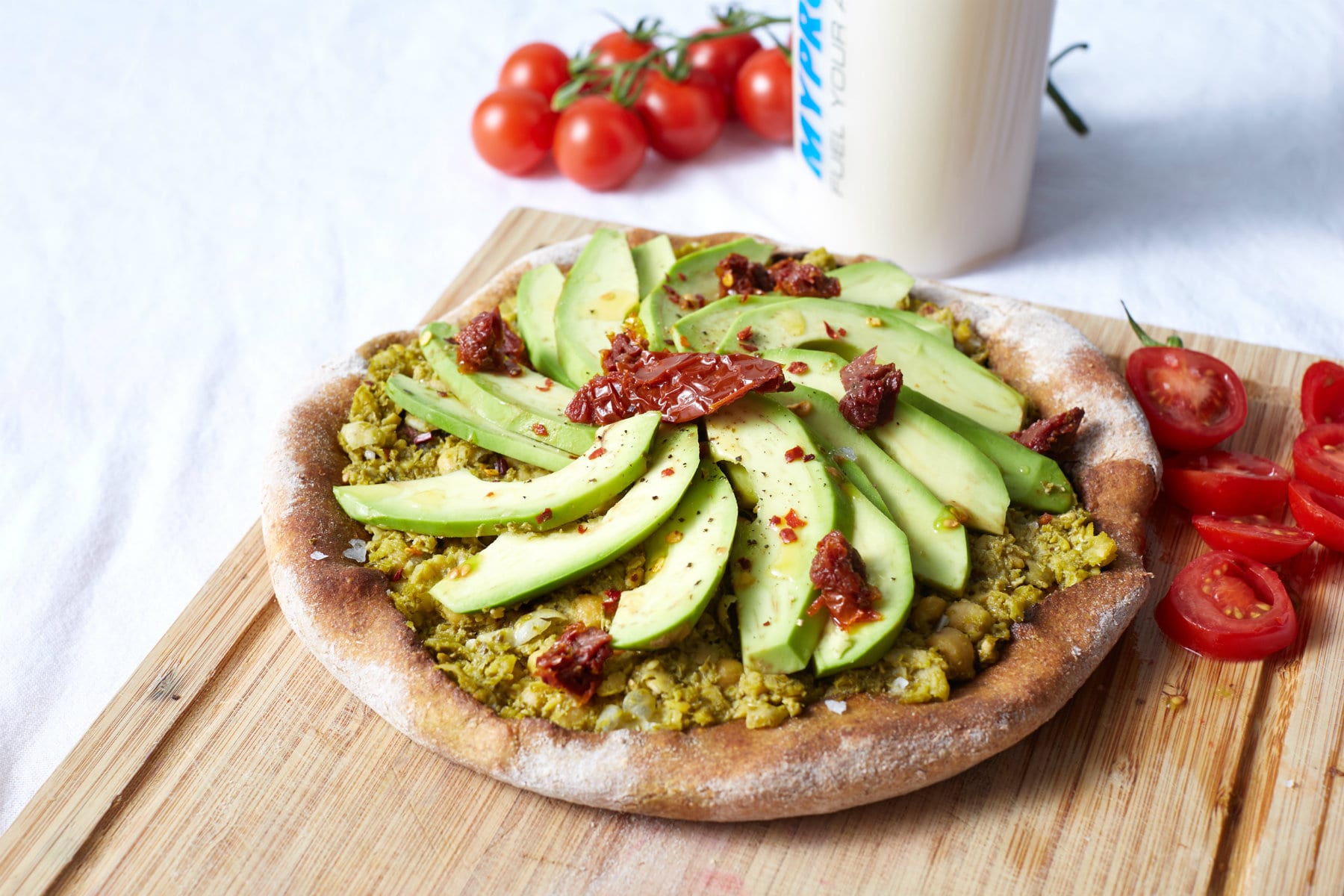 15 minutters vegansk opskrift | Avocado pizza med chili