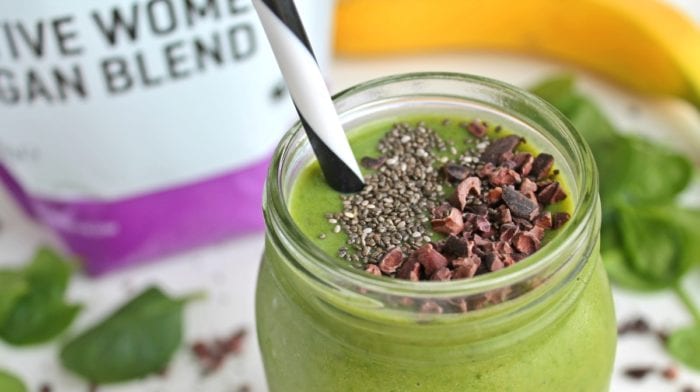 Greenie | Grøn smoothie med spinat og vegansk proteinpulver