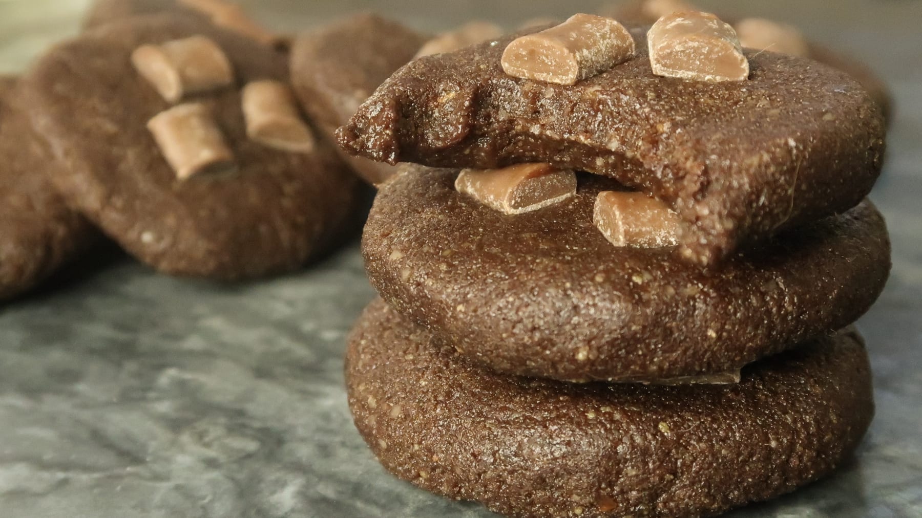 Sunde No-Bake Brownie Cookies | Protein Raw Cookies