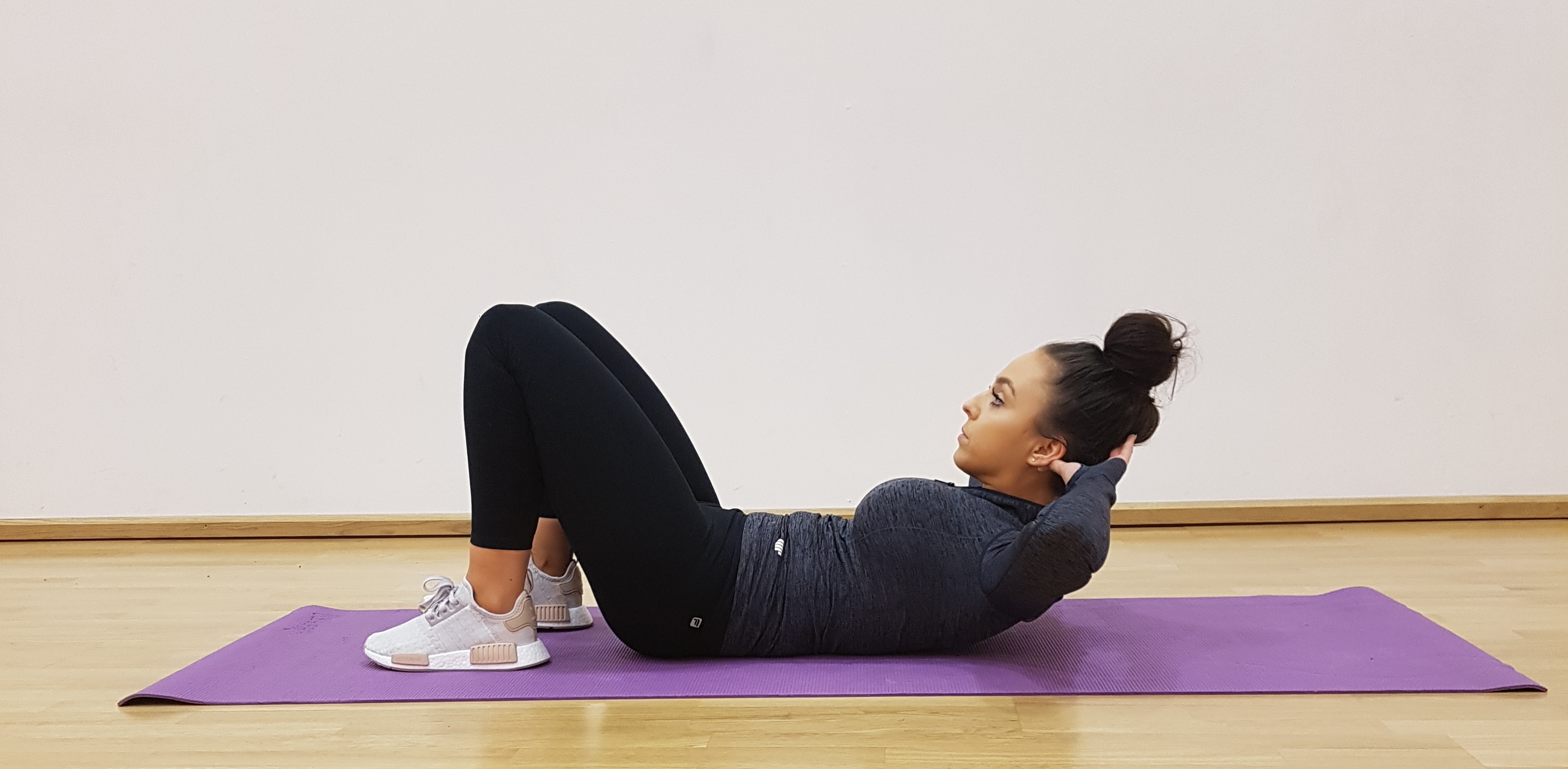 woman in top crunch abs exercise position