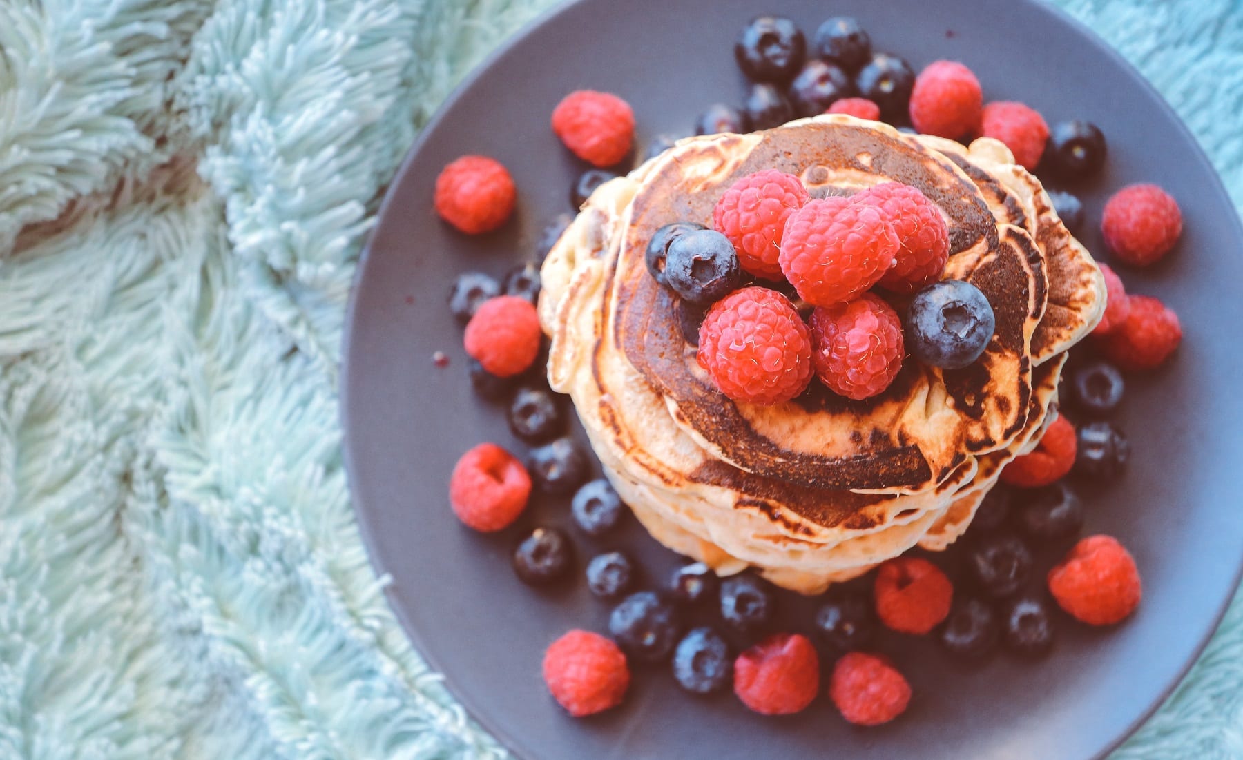 4 ingrédients pour des pancakes protéinés à la banane - MYPROTEIN™
