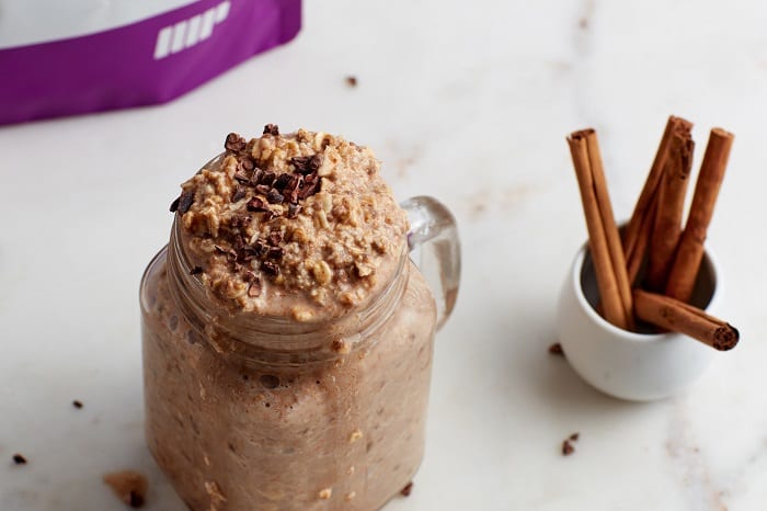 Porridge au chocolat - protéiné et délicieux!
