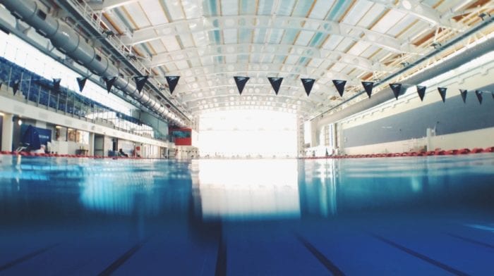 La natation pour une carrure d’acier