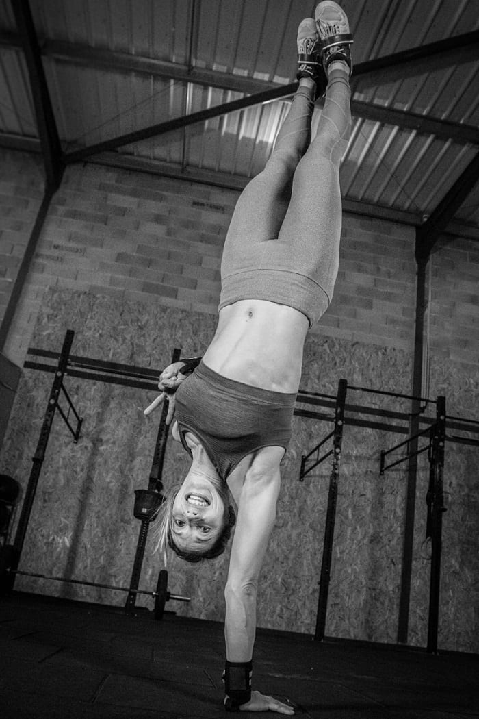 handstand marie