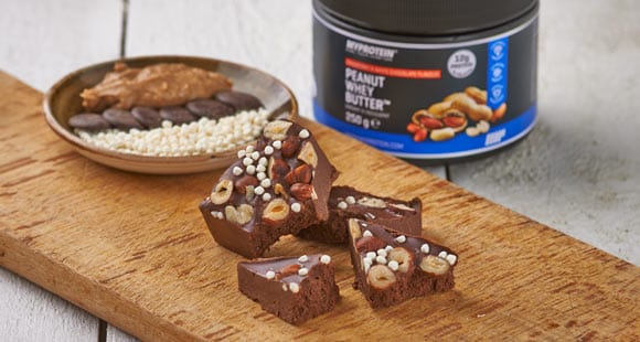 Protein Erdnussbutter Schokoladen Rinde | Gesundes „Nutella“ Dessert