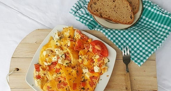 Gesundes Frühstück | Omelette mit Feta & Tomate | Kalorienarm