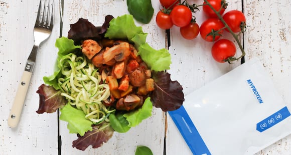 Kalorienarme Zucchini Nudeln | Mit Hühnchen und Gemüse