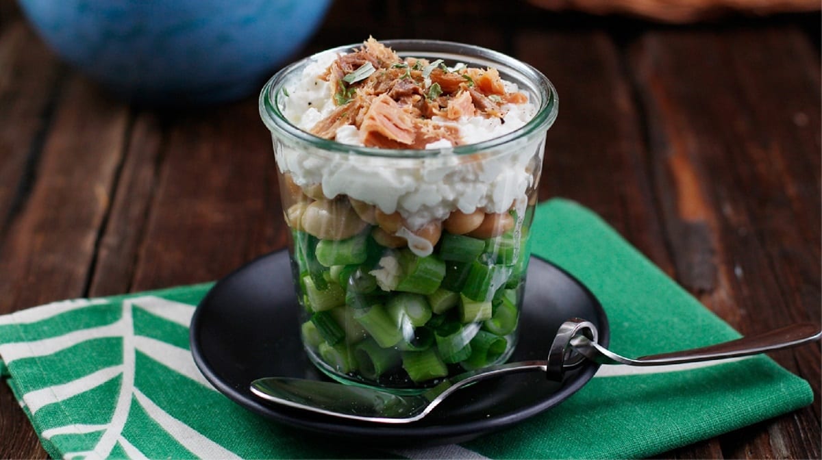 Salat im Glas | Weiße Bohnen mit Thunfisch - MYPROTEIN™