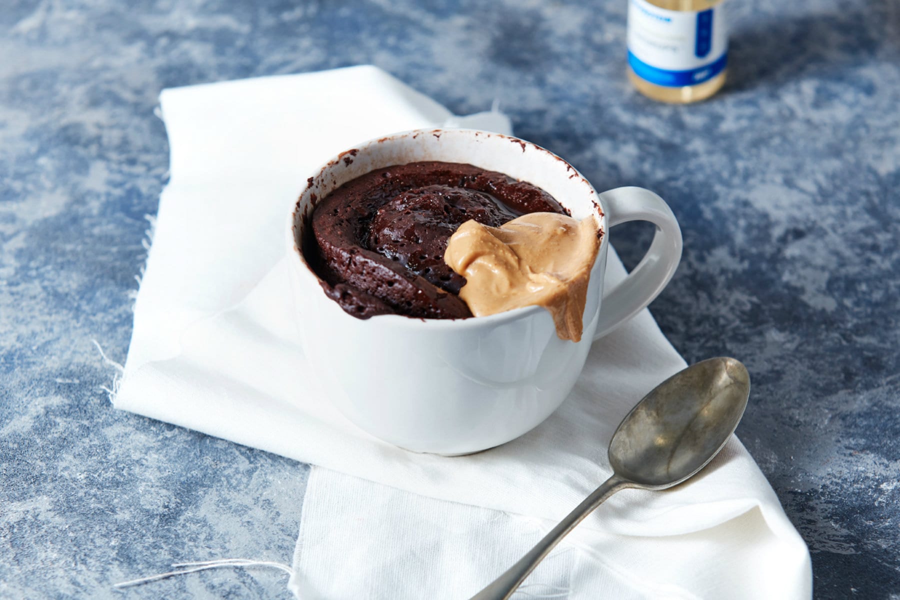 Schokoladen Erdnussbutter Protein Mug Cake 