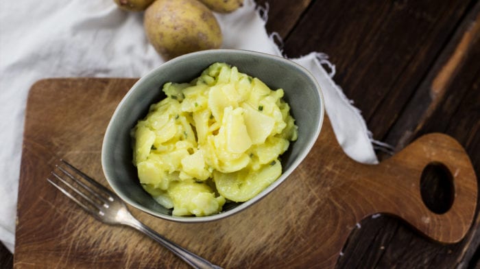Gesunder Kartoffelsalat ohne Mayonaise | Wie bei Oma