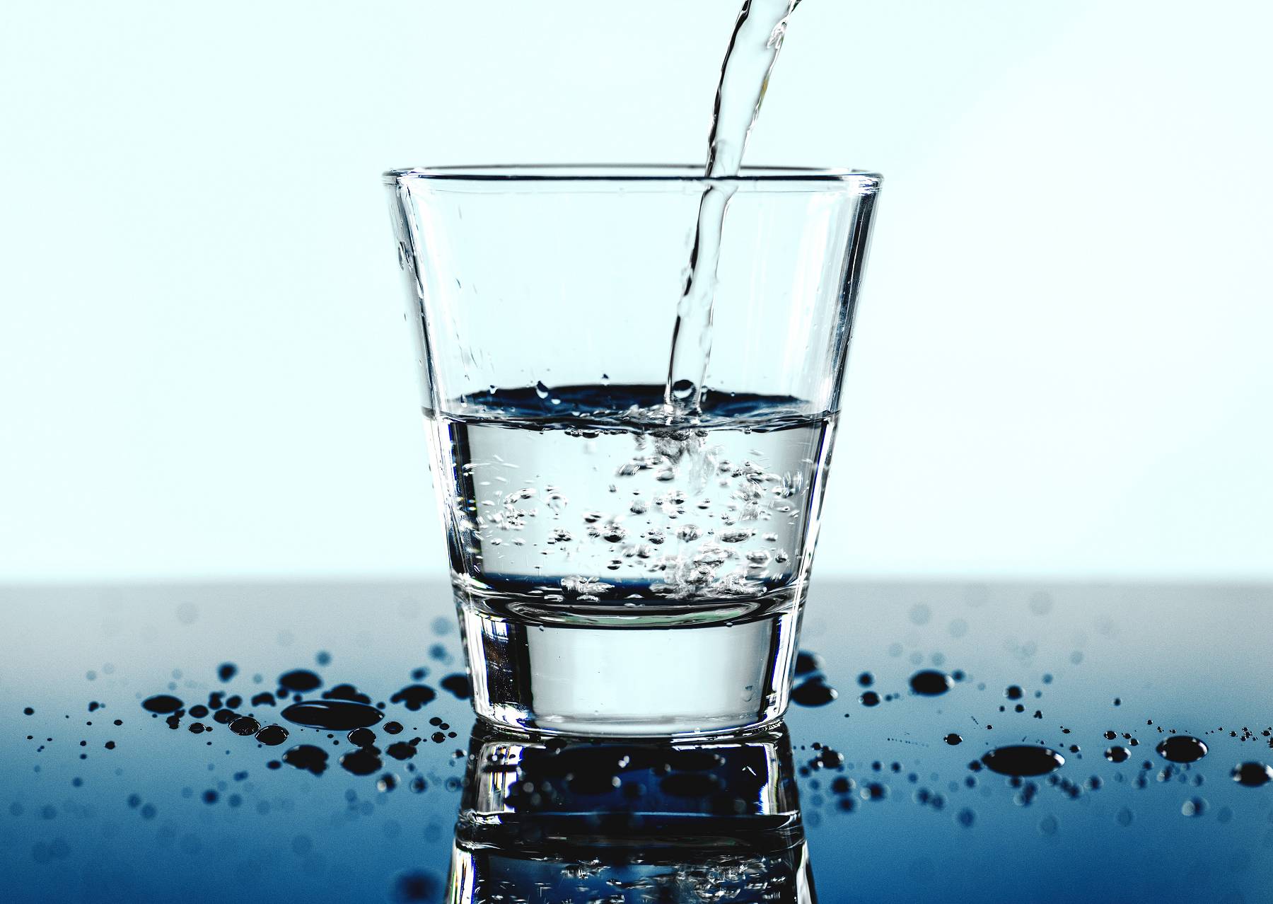 Wie viel Wasser solltest du am Tag trinken?