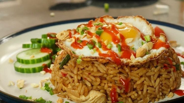 Gebratenes Huhn mit Reis | Nasi Goreng