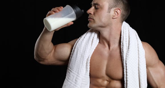 Frullato proteico con latte o acqua | Cosa cambia?