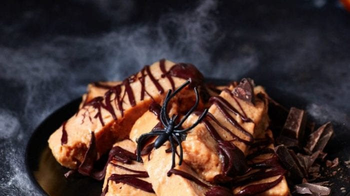 Barretta proteica alla zucca e al caffè latte | Ricetta di Halloween