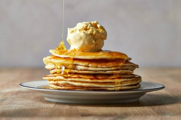Pancake Proteici alla banana con 4 ingredienti | Ricetta