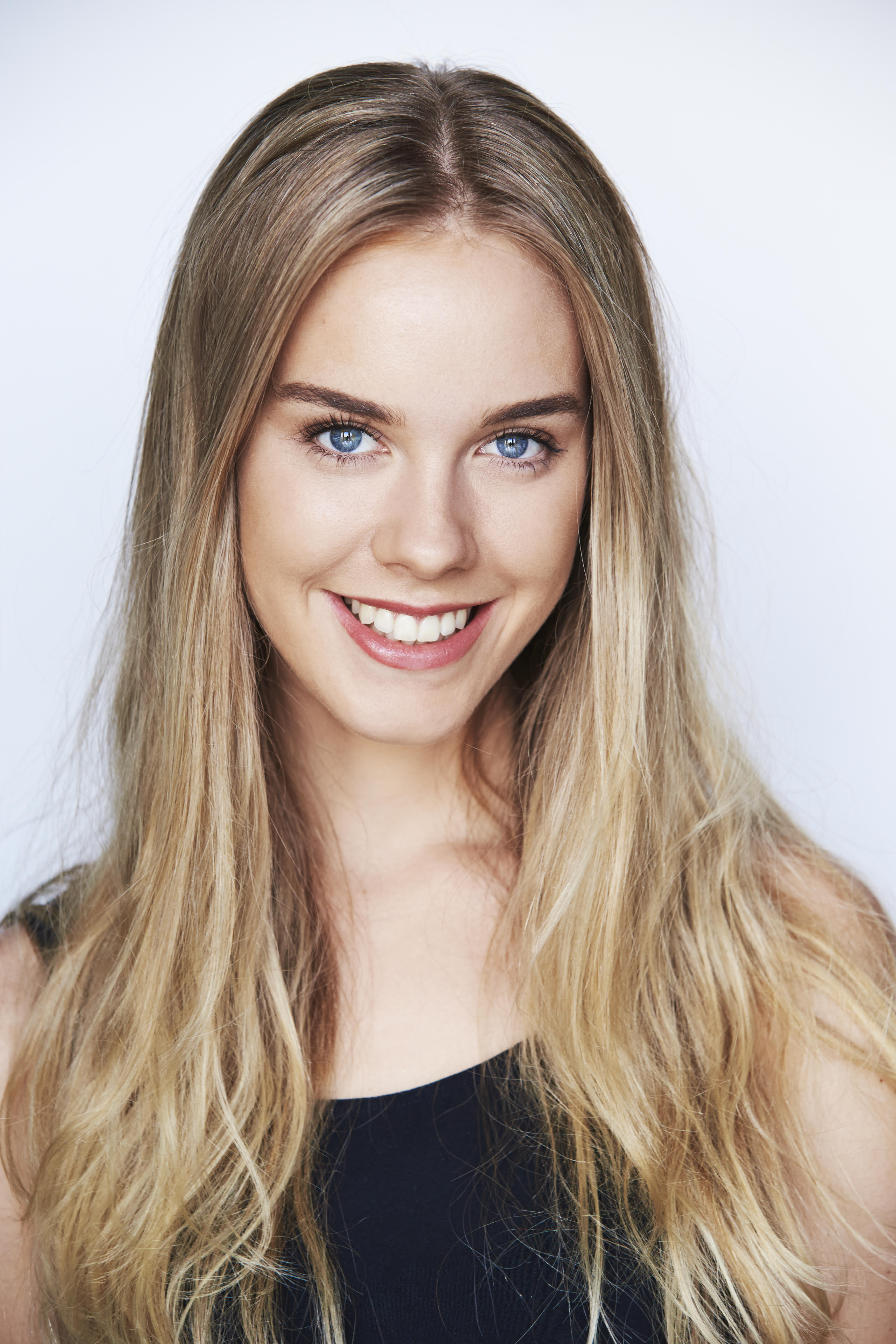 Cosmo Beauty Writer Amelia Bowe shares tips for perfect Brows!