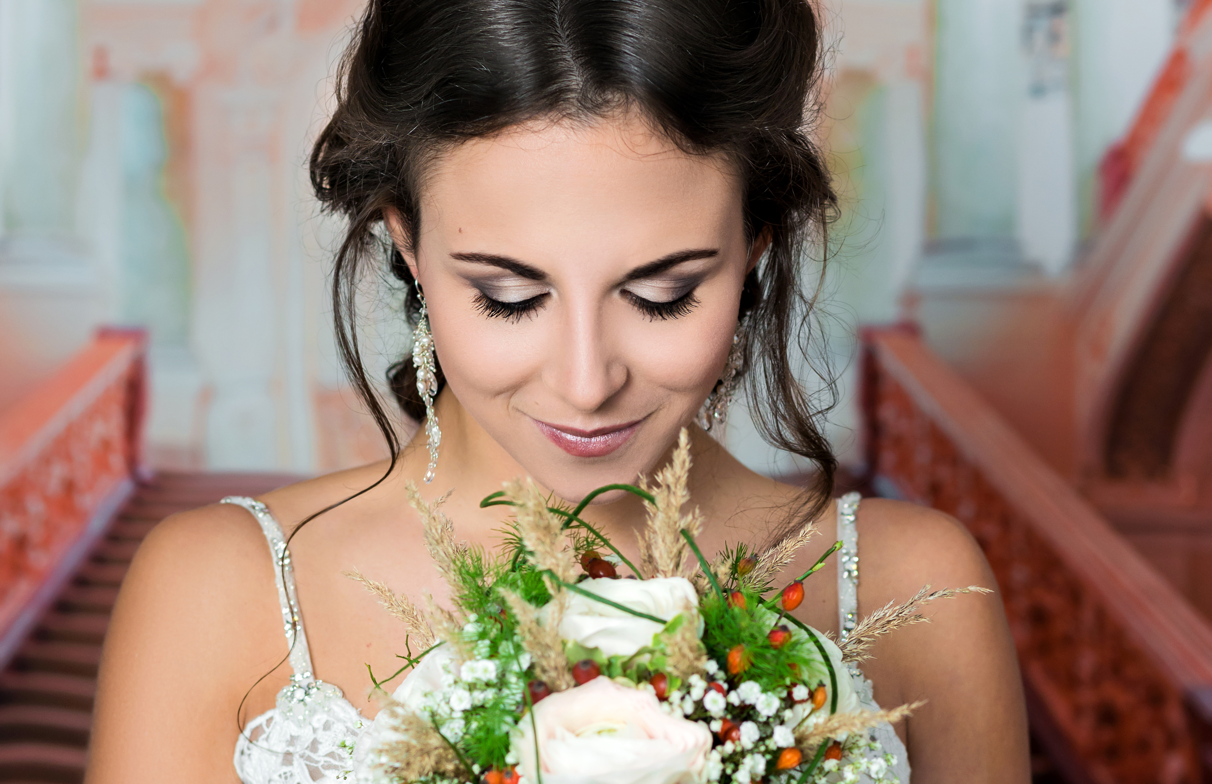 Natrliches romantisches Make-up und Styling fr eine Hochzeit