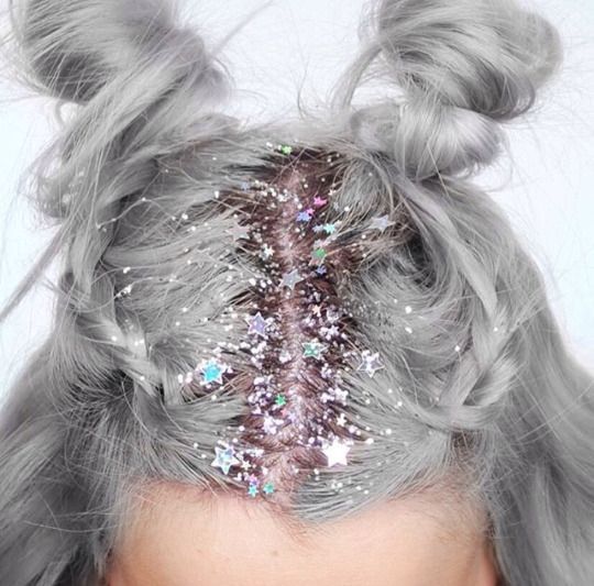 Space buns Halloween hairstyles inspiration glitter roots