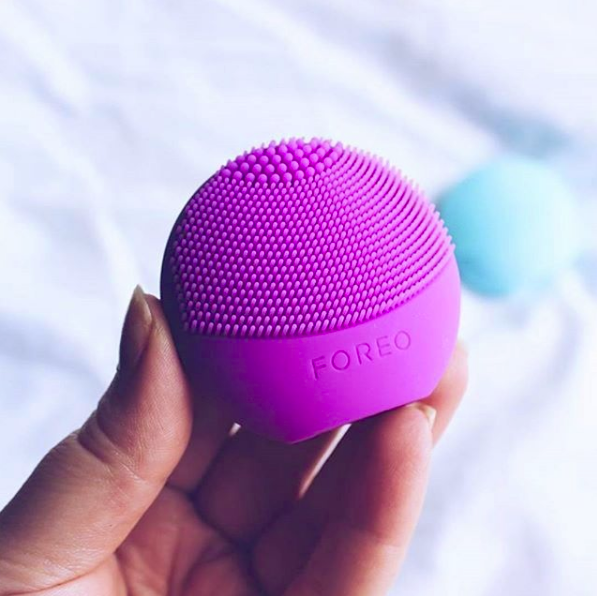 Skincare gifts for mum FOREO Luna Play