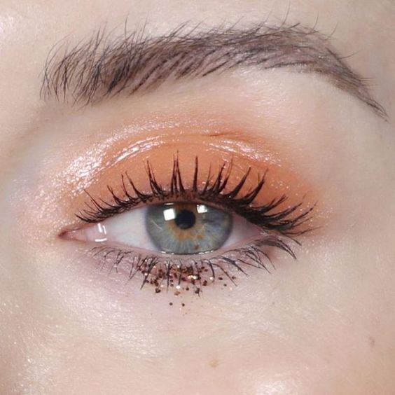 New Year's Eve makeup look glossy eye
