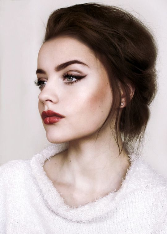 Capricorn beauty horoscope makeup looks red lips winged liner