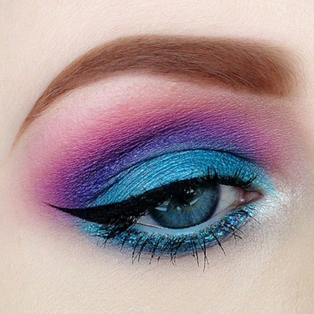 Aquarius beauty inspiration turquoise purple eyeshadow