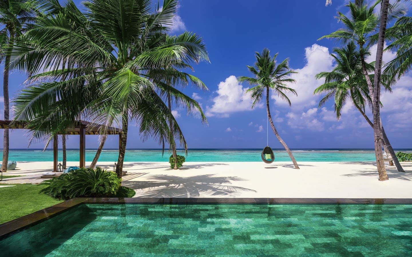 One&Only Reethi Rah Maldives, palm trees and the sea