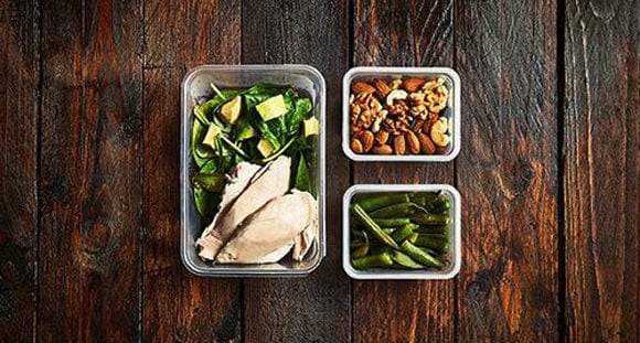 eating health when travelling meal prep
