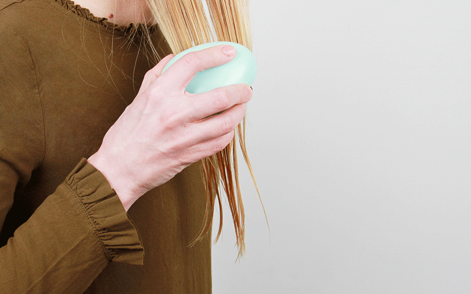 how-to-brush-your-hair-wet