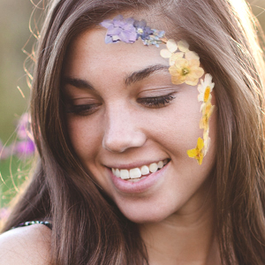 Trend Face Flowers: Wir tragen jetzt Blumen im Gesicht